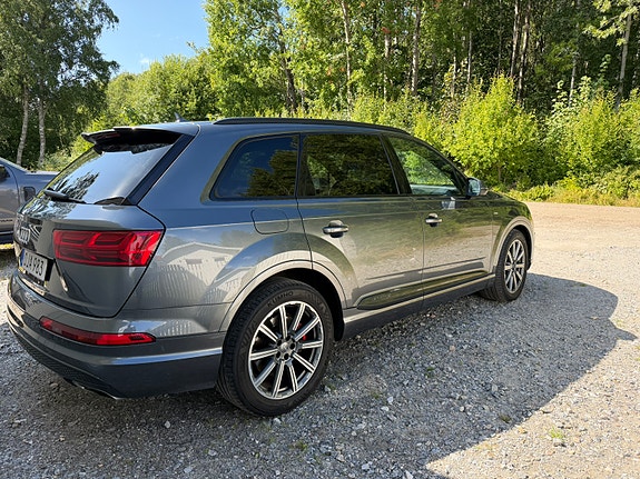 Audi Q7 3 of 5