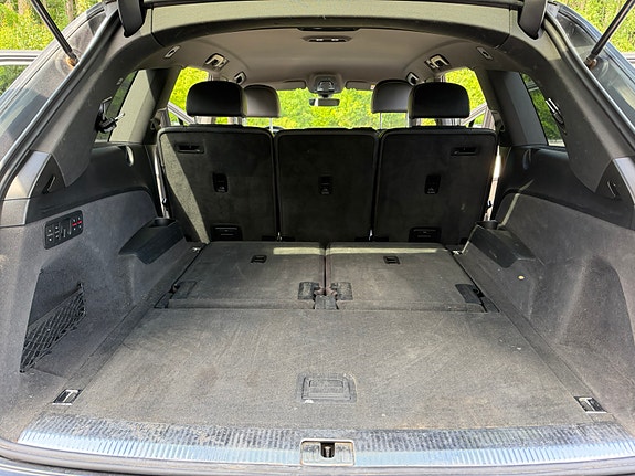 Audi Q7 7 of 8