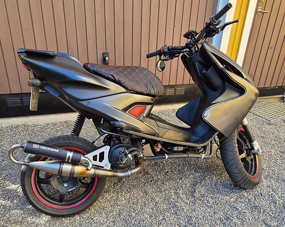 Yamaha Aerox 2 of 4