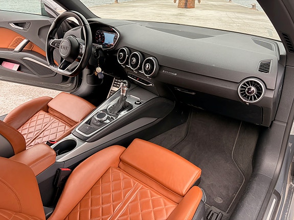 Audi TT 3 of 5
