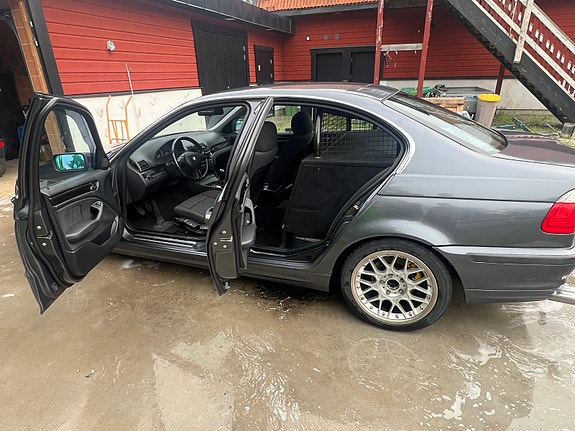 BMW 320i 6 of 10