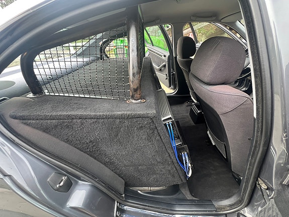 BMW 320i 5 of 10