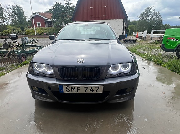BMW 320i 2 of 10