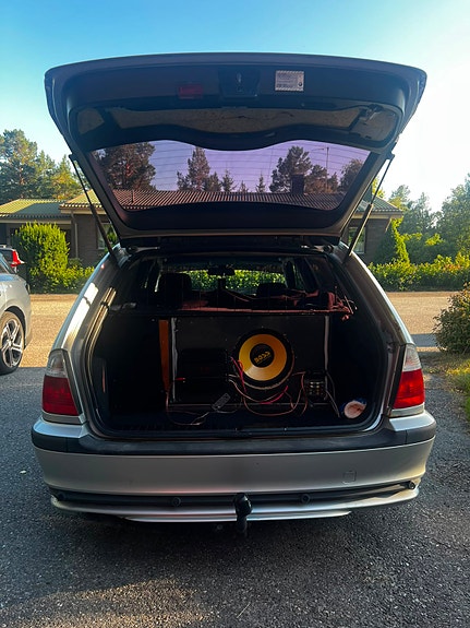 BMW 330d 4 of 9