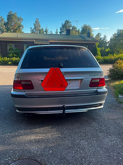 BMW 330d 3 of 9