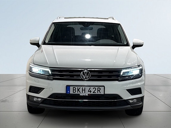 Volkswagen Tiguan 2 of 5