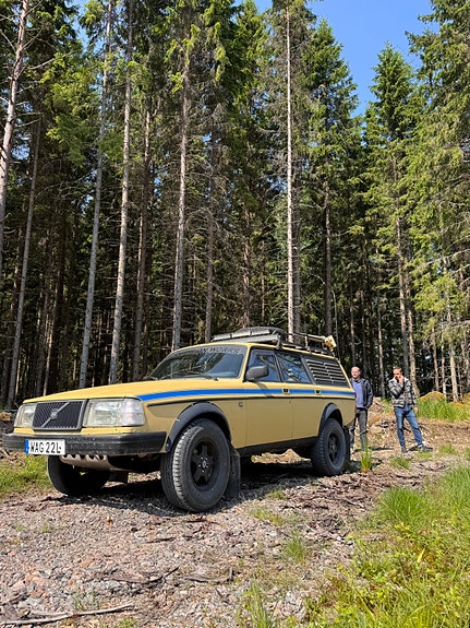 Volvo 240 2 of 5