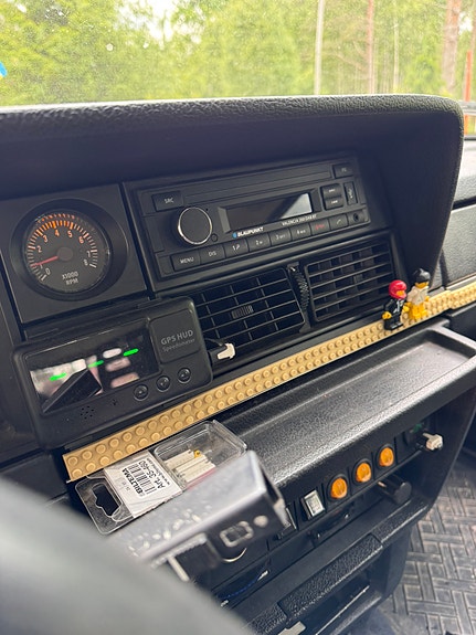 Volvo 240 6 of 10