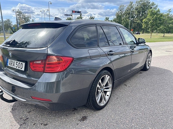 BMW 320d 3 of 5