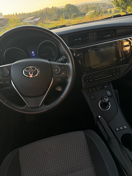 Toyota Auris 6 of 12