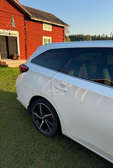 Toyota Auris 4 of 5