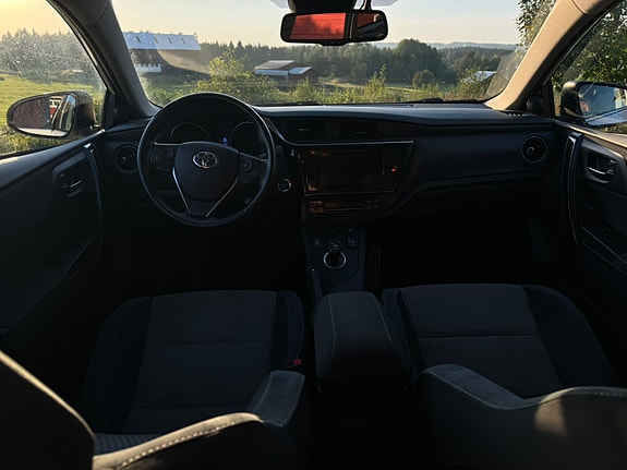 Toyota Auris 9 of 12
