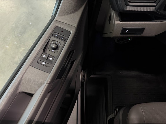 Volkswagen Transporter 8 of 15