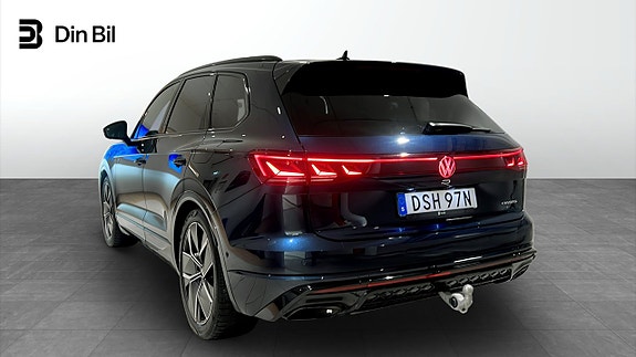 Volkswagen Touareg 3 of 5