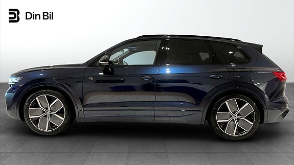 Volkswagen Touareg 2 of 5