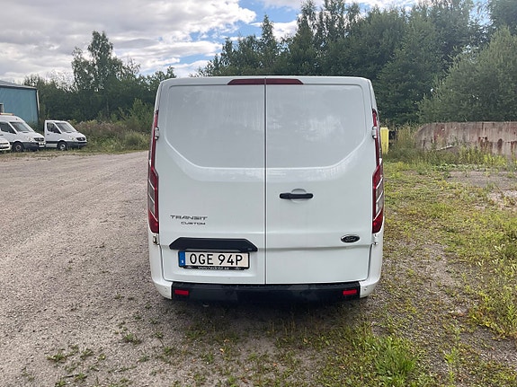 Ford Transit 3 of 5