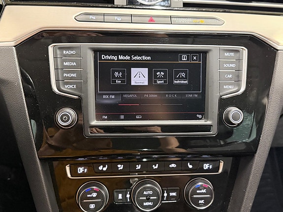 Volkswagen Passat 18 of 30