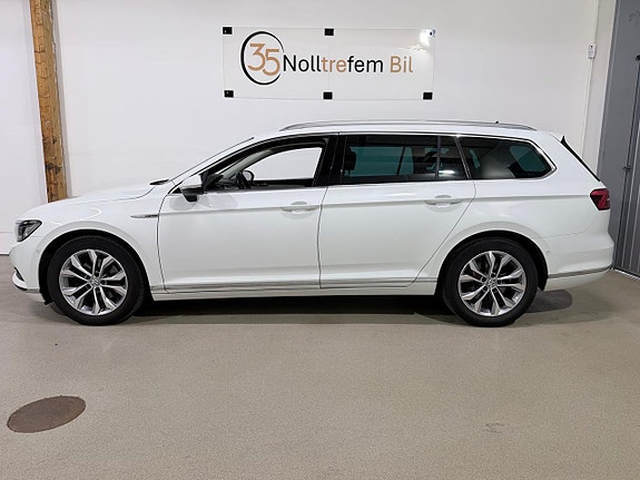 Volkswagen Passat 2 of 30