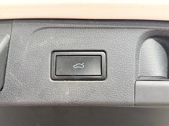 Volkswagen Passat 24 of 30