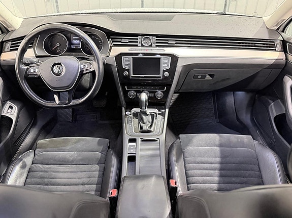 Volkswagen Passat 11 of 30