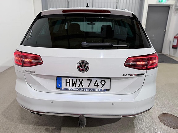 Volkswagen Passat 4 of 30