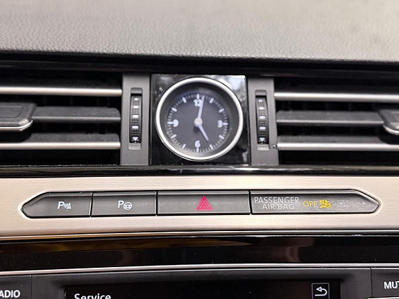Volkswagen Passat 19 of 30