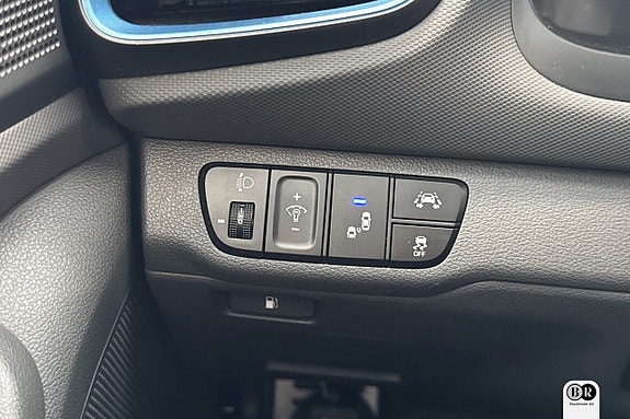 Hyundai IONIQ 17 of 18