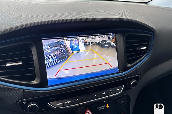 Hyundai IONIQ 12 of 18