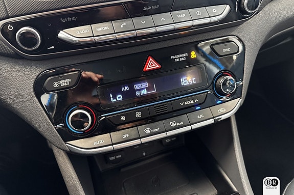 Hyundai IONIQ 13 of 18