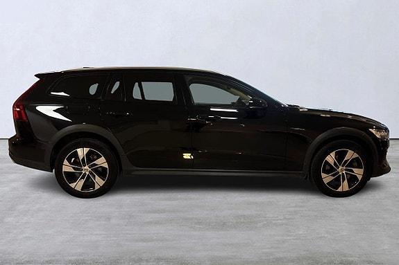 Volvo V60 Cross Country 3 of 5