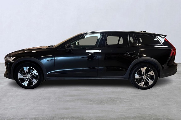 Volvo V60 Cross Country 2 of 5