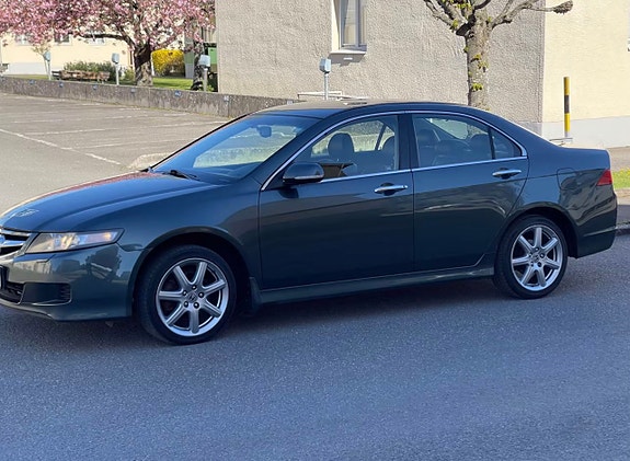 Honda Accord 2 of 5