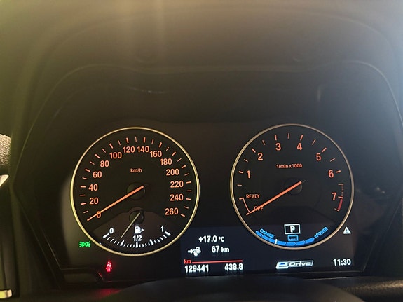 BMW 225xe 11 of 25