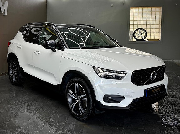 Volvo XC40 3 of 5