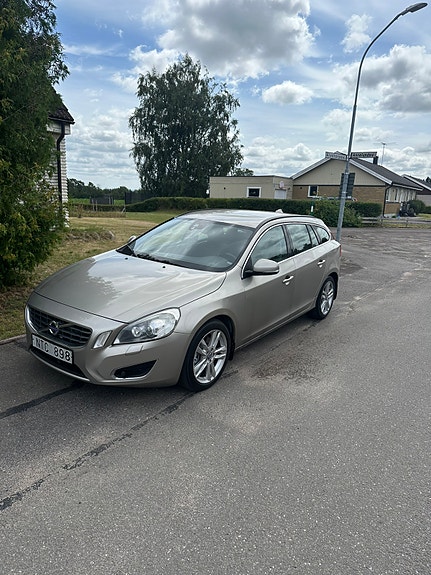 Volvo V60 2 of 2