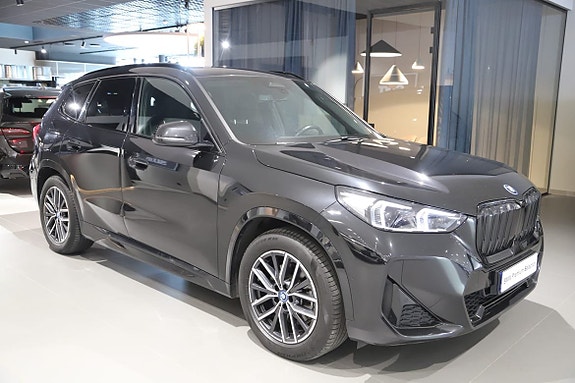 BMW iX1 4 of 5