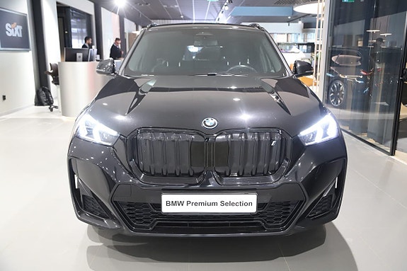 BMW iX1 3 of 5