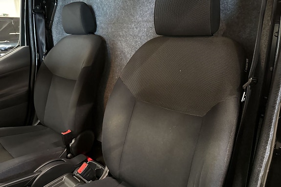 Nissan e-NV200 8 of 15