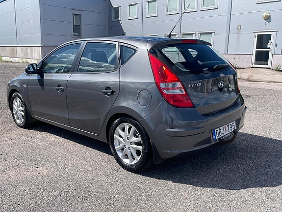 Hyundai i30 2 of 17