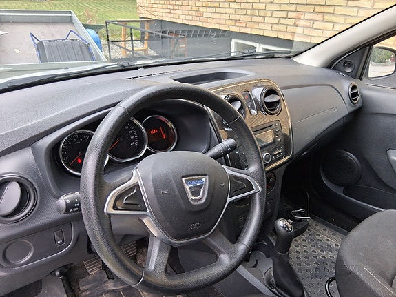 Dacia Sandero 4 of 5