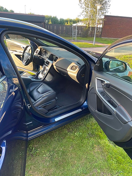 Volvo V60 4 of 5