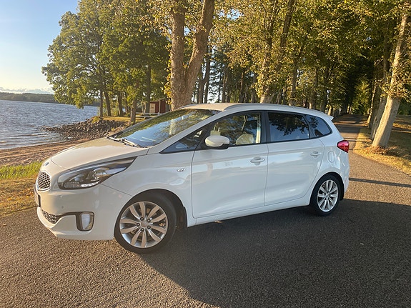 Kia Carens 4 of 16