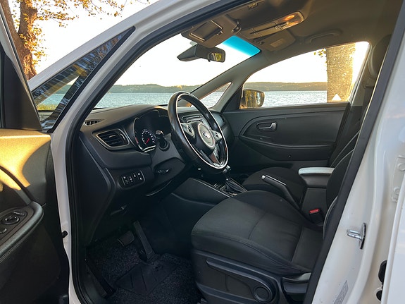 Kia Carens 8 of 16