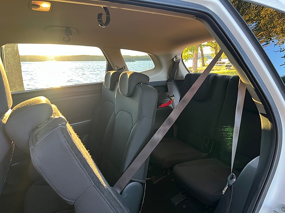 Kia Carens 9 of 16