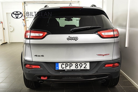 Jeep Cherokee 4 of 15