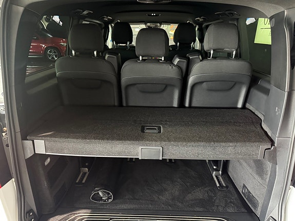 Mercedes-Benz V300 d 12 of 16