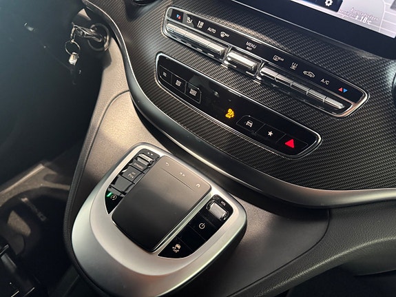 Mercedes-Benz V300 d 7 of 16