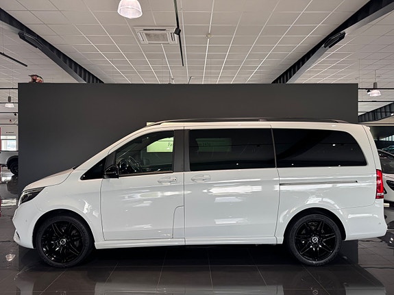 Mercedes-Benz V300 d 13 of 16