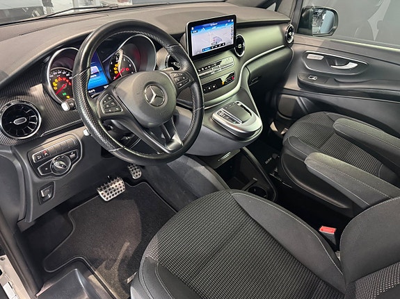 Mercedes-Benz V300 d 3 of 16