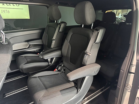 Mercedes-Benz V300 d 8 of 16